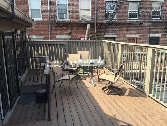 Building Photo - 23 Church St