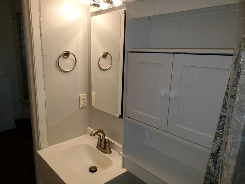 Bathroom - 525 30th St