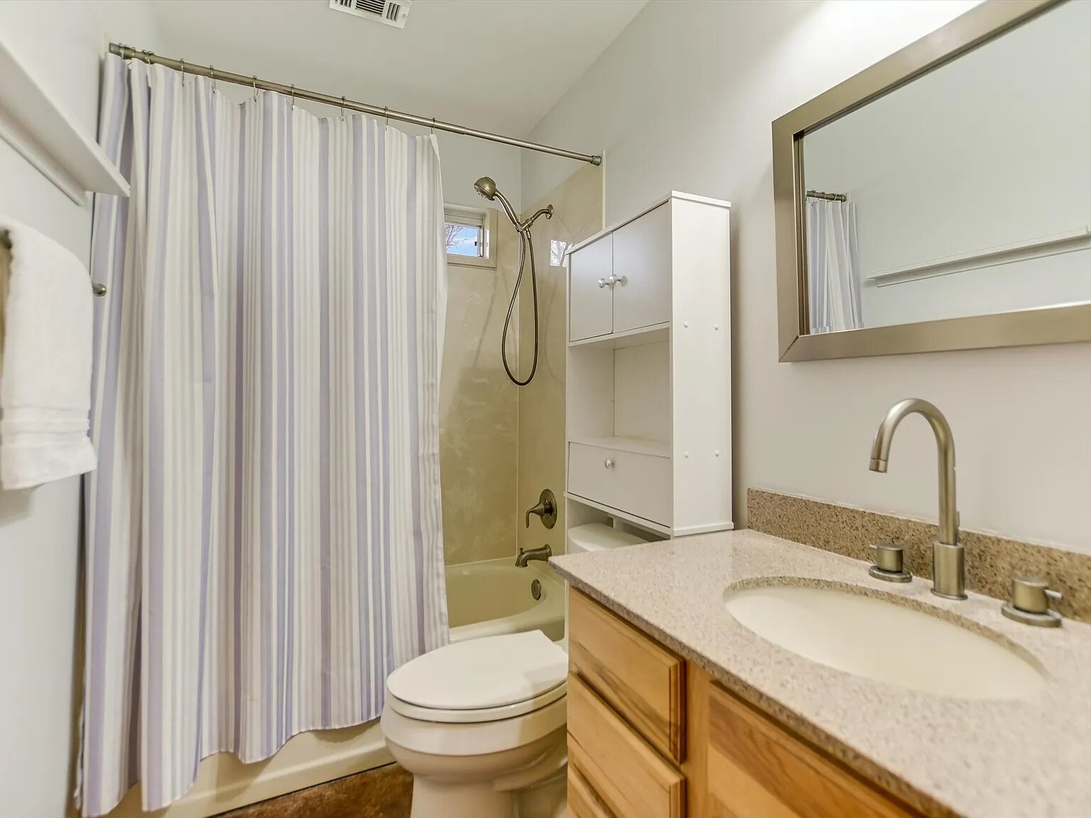 Building Photo - 1010 Foothills Dr