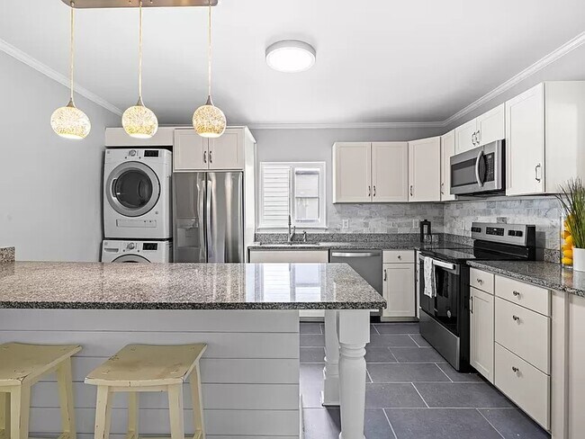 Building Photo - 1032 Moreland Ave