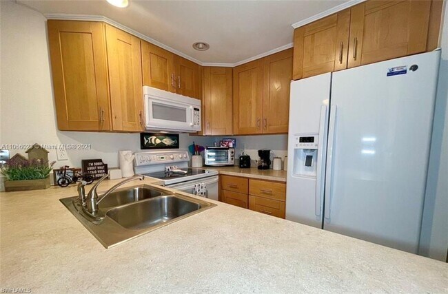 Building Photo - 4912 Vincennes St