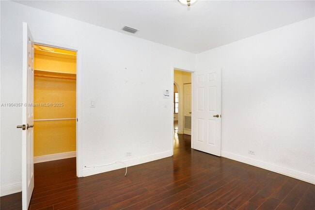 Building Photo - 1027 SW 22nd St