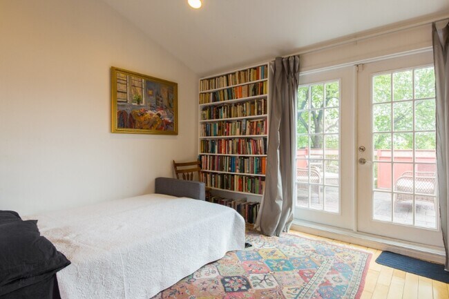 Building Photo - 396 Dean St