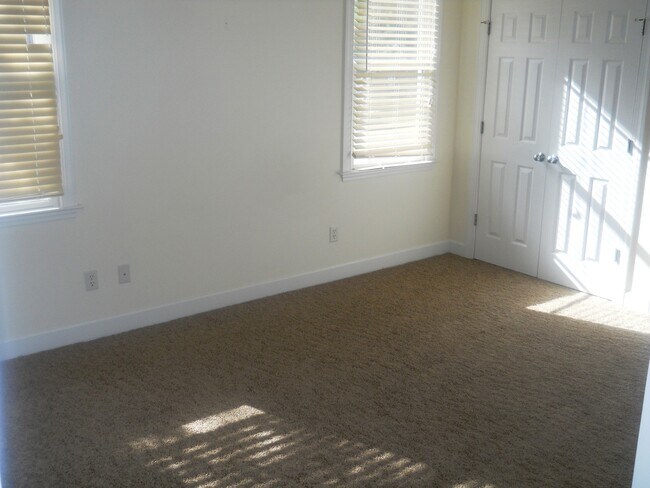 Building Photo - 4602 Ridgeview Cir