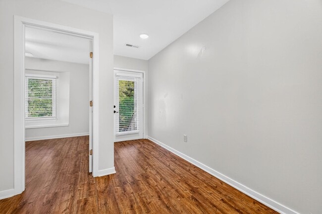Building Photo - 138 River Breeze Dr