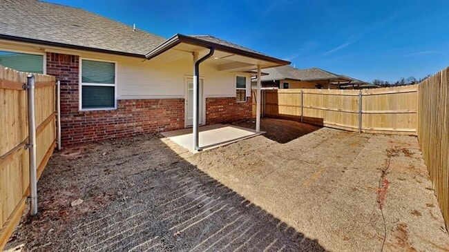 Building Photo - Luxury 3 Bedroom 2 Bathroom Duplex with 2 Car Garage in Bethany, Ok