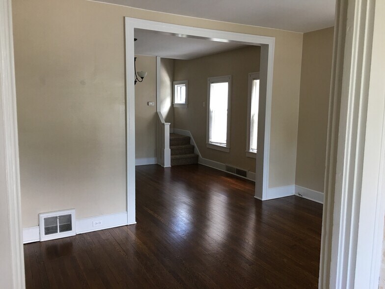 Building Photo - 42 Bennett Ave