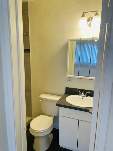 Building Photo - 501 Gayley Ave