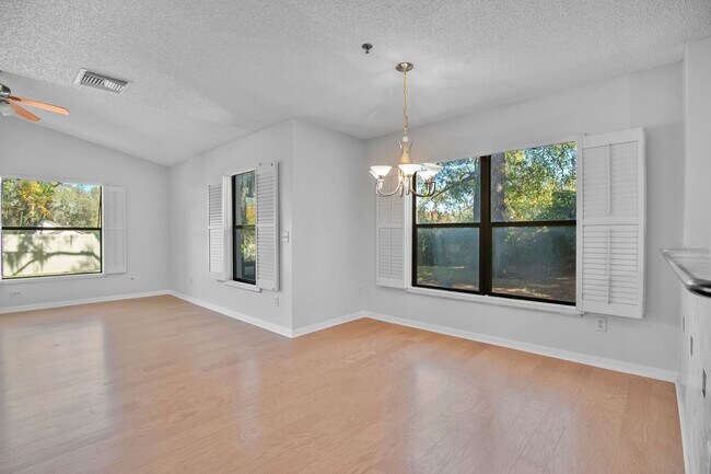 Building Photo - La Vita 3bed/2bath