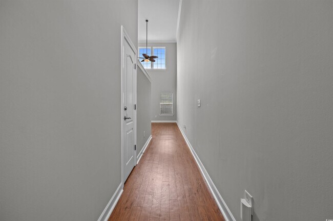 Building Photo - 1060 Fairway Ln