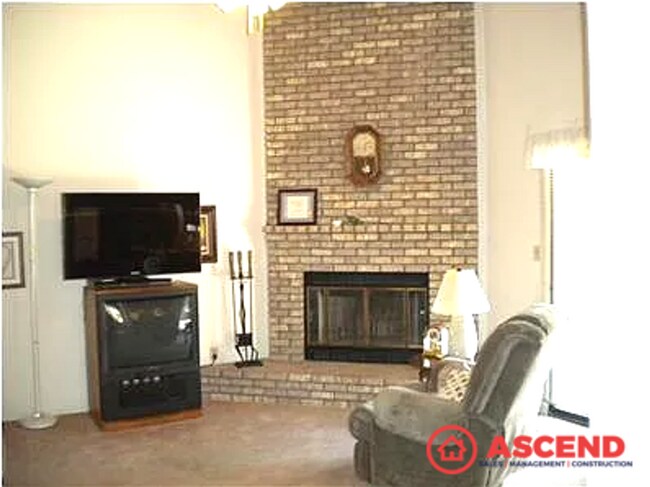 Building Photo - Cozy 3BD/2BA Home in Bakersfield's 93308 — Fireplace & Pets Welcome!
