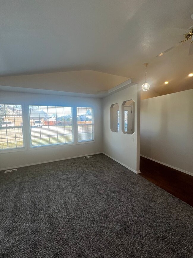 Building Photo - 3 bedroom 2 bath in a beautiful, spacious Meridian Neighborhood!