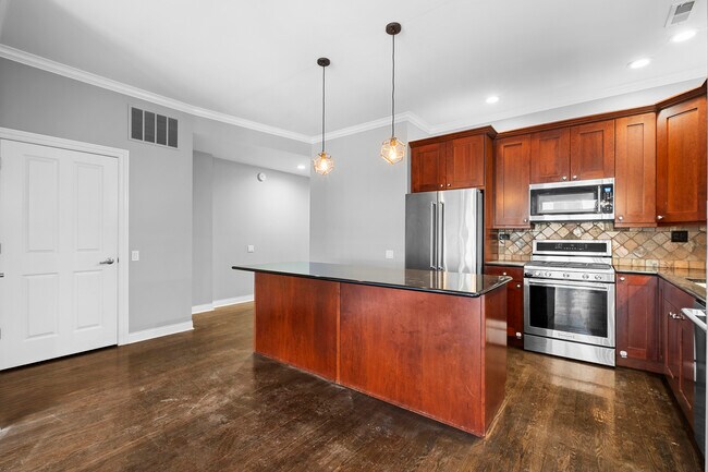 Building Photo - 1355 W Washington Blvd