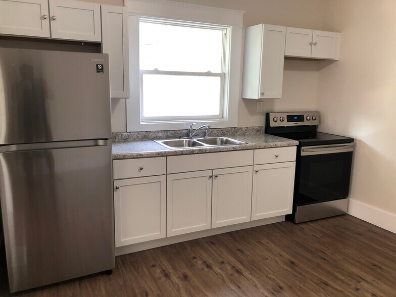 kitchen - 610 S Washington St