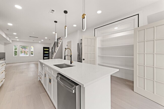 Building Photo - DC1026