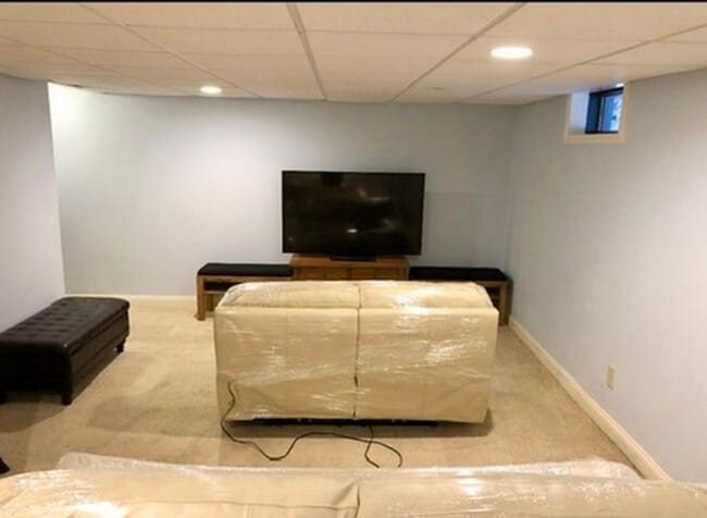 Building Photo - Sublet available now to May. Stunning 5 be...