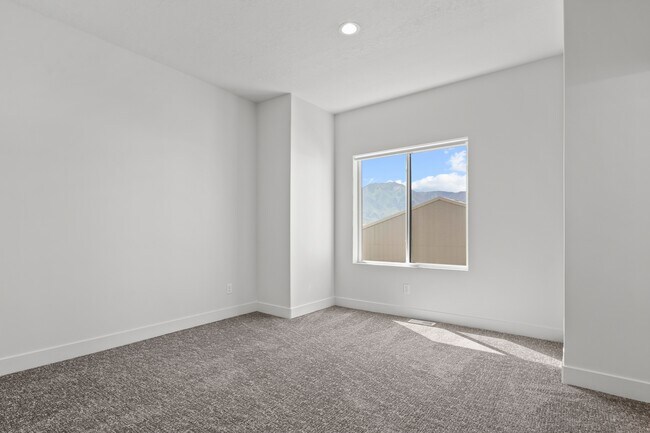 Building Photo - 489 W 1760 N