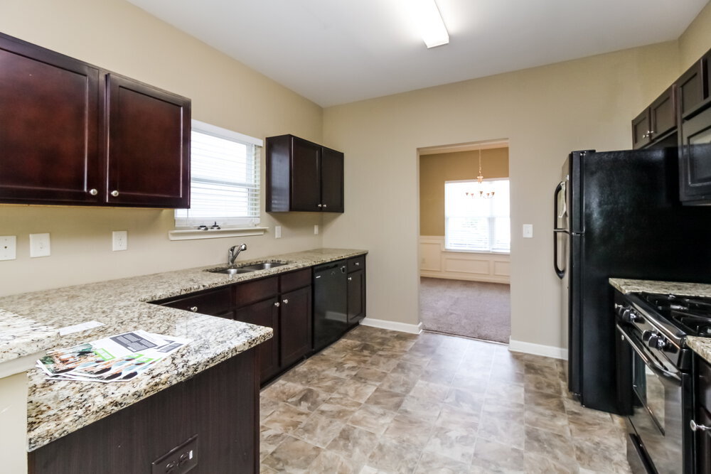 Building Photo - 41 Crescent Chase