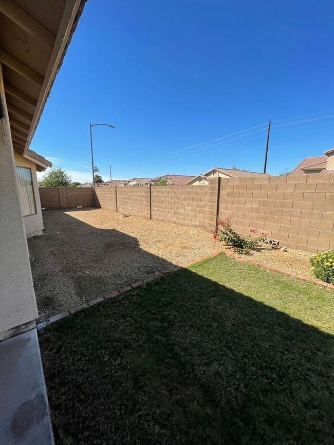 Building Photo - READY TO VIEW NOW! Beautiful 4 Bedroom 2 Bath Home in Phoenix!
