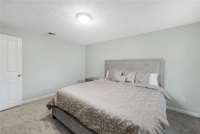 Building Photo - 42 Rollingwood Dr