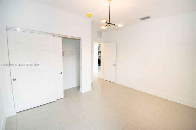 Building Photo - 8173 Silver Palm Ct