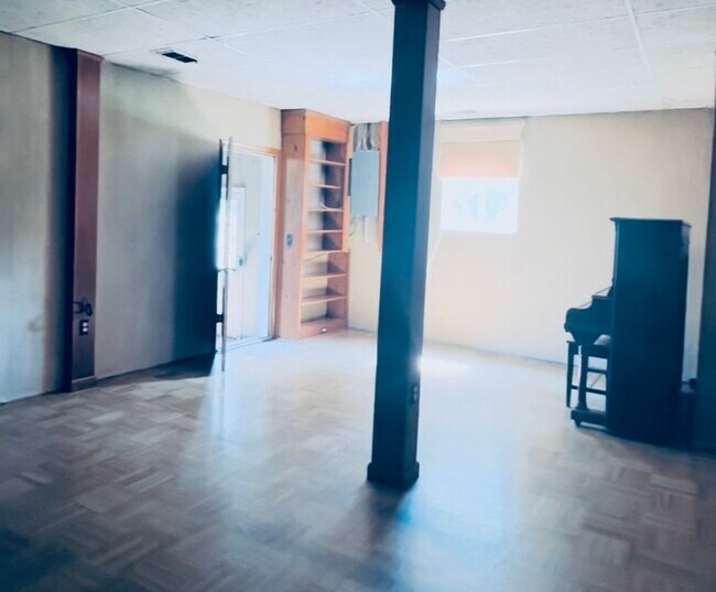 Building Photo - 5712 Kanawha Rd