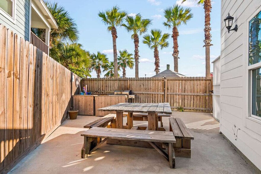 Building Photo - 707 Parkplace-SI ID1036727P