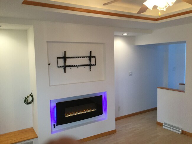 Building Photo - 2309 Wellington St