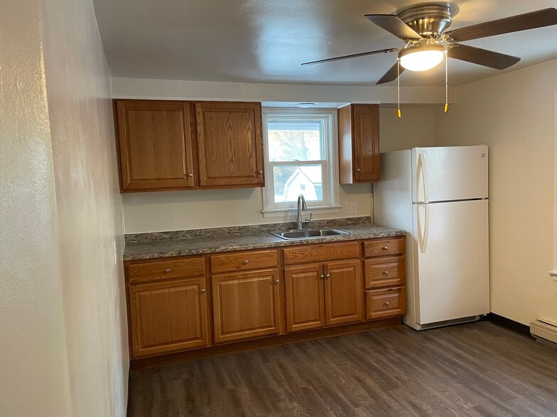 Primary Photo - 13496 Velp Ave