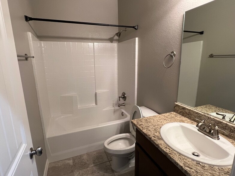 Guest Bath - 3618 Carolina Ave