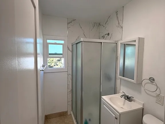 Building Photo - 439 S Evergreen Ave