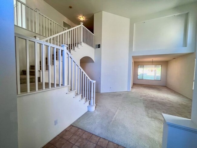 Building Photo - Large 4 bedroom Murrieta home with a loft ...