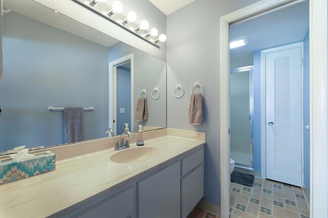 Building Photo - 10310 S Ocean Dr