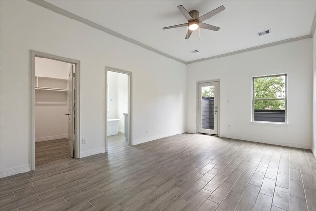 Building Photo - 3407 Sakowitz St