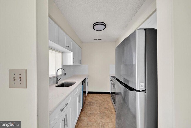 Building Photo - 601 Ravens Crest Dr