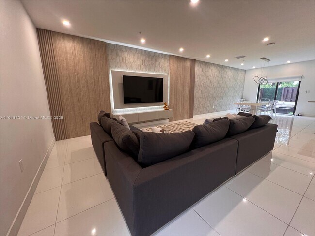 Building Photo - 10431 NW 82nd St