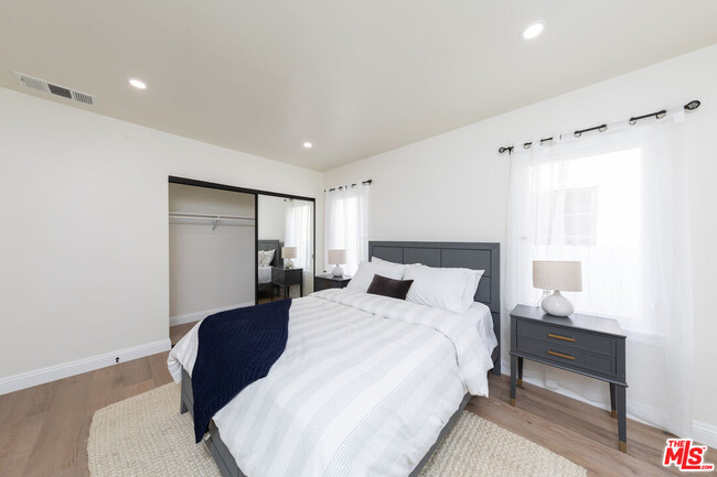 Building Photo - 3766 Valleybrink Rd