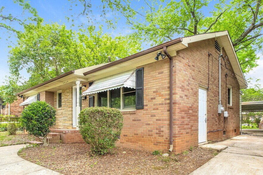 Building Photo - 3924 Broadview Dr