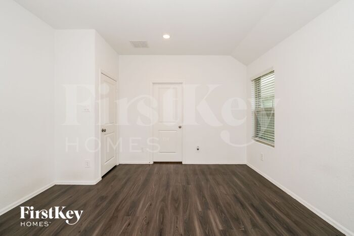 Building Photo - 18455 Summit Ranch Dr
