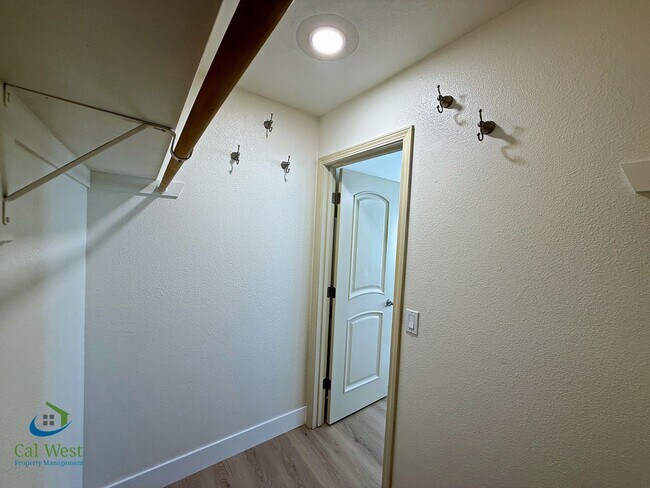 Building Photo - 7661 Forest St