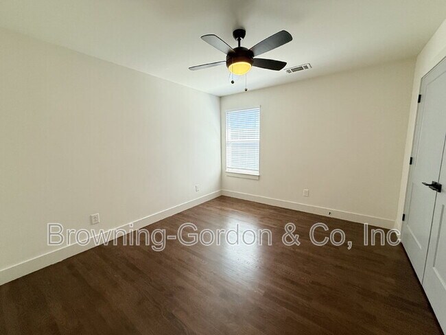 Building Photo - 2160B Whitney Ave
