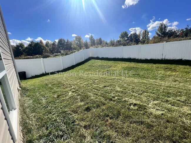 Building Photo - Beautiful 3b Room!Move in ready!