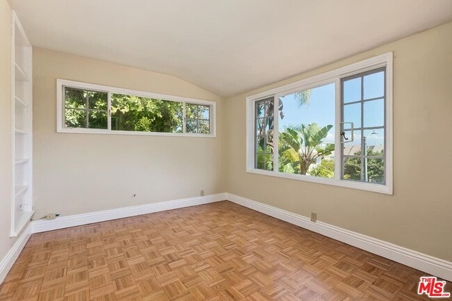 Building Photo - 1215 Edris Dr