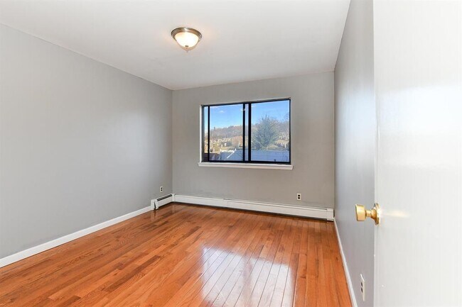 Building Photo - 1308 46th St