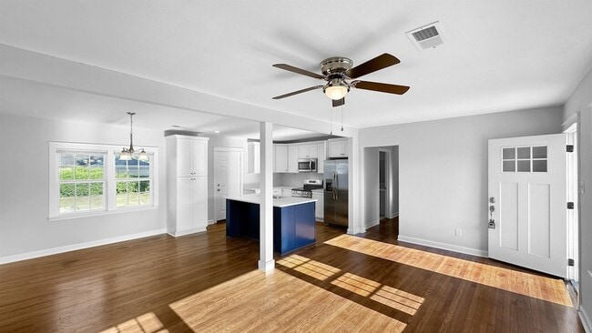Building Photo - 1049 N Idlewild St