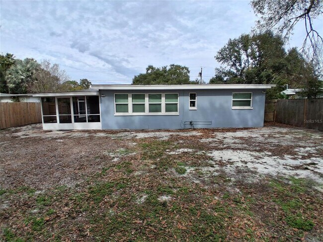 Building Photo - 4104 W Lawn Ave