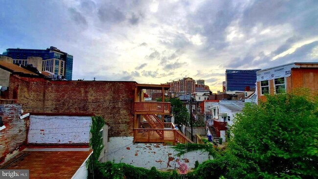 Building Photo - 244 S Exeter St