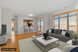 Building Photo - 731 Mercer St