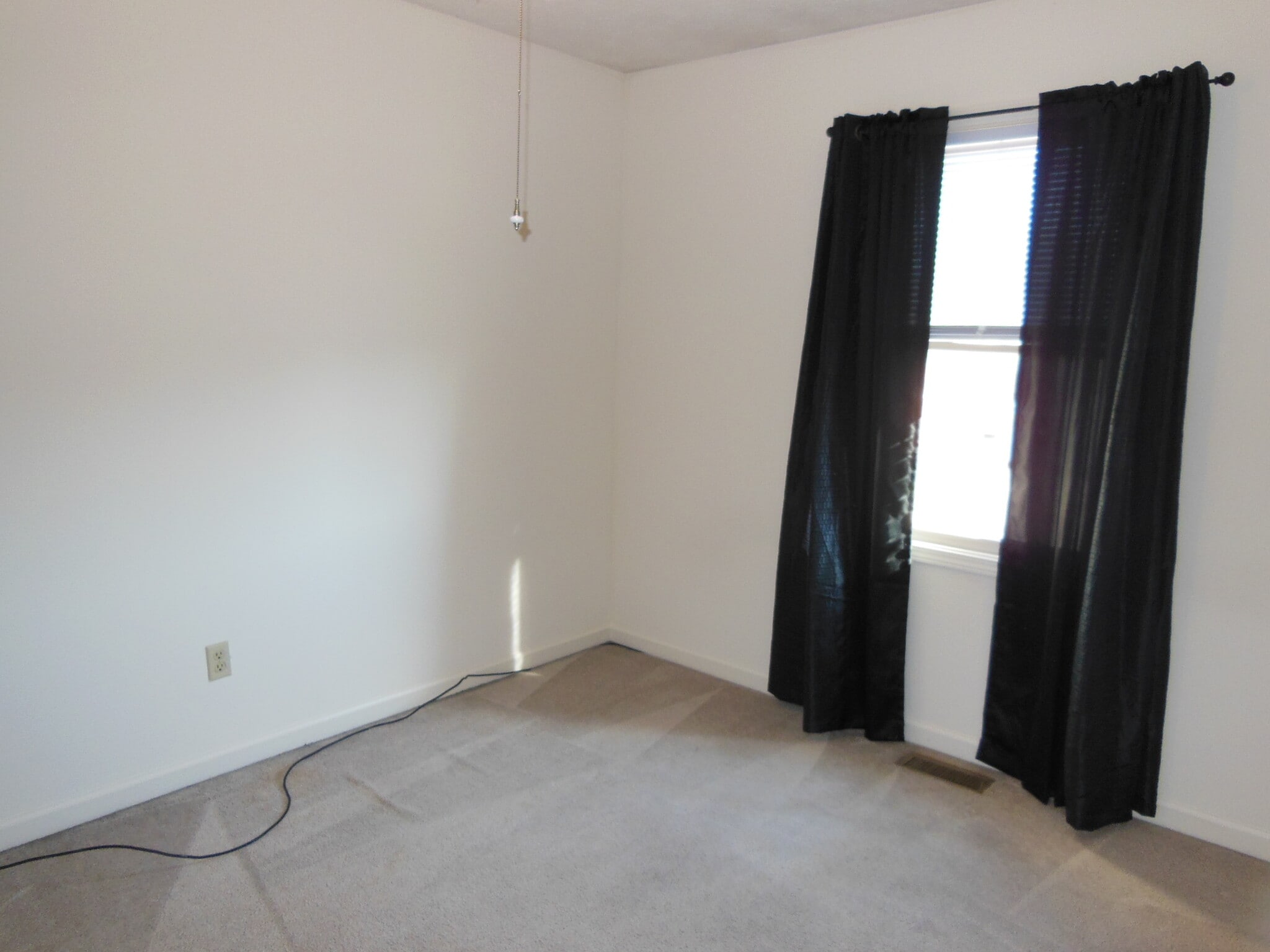 Upper Level Bedroom 1 - 303 McDougal Ave