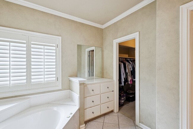 Building Photo - 4 Bedroom + Bonus Room & Office with Gorgeous Pool